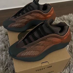 Yeezy 700 V3 Copper Fade